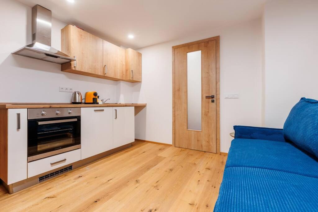 2 rooms apartment with terrace and FREE parking near metro