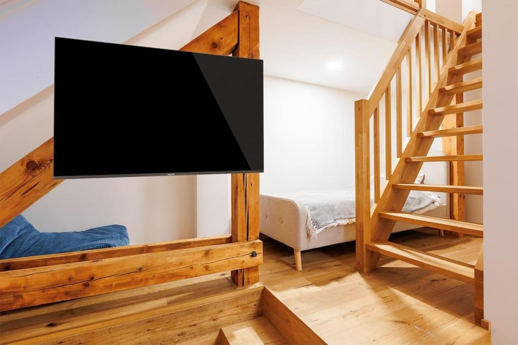 2 rooms apartment with terrace and FREE parking near metro