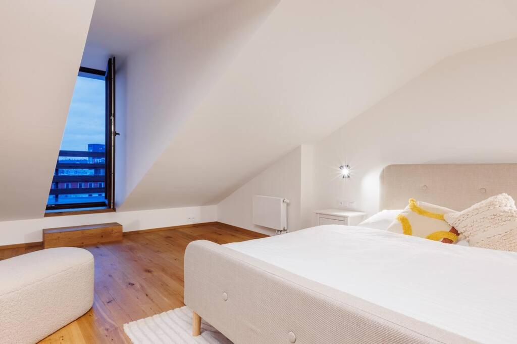 2 rooms apartment with terrace and FREE parking near metro