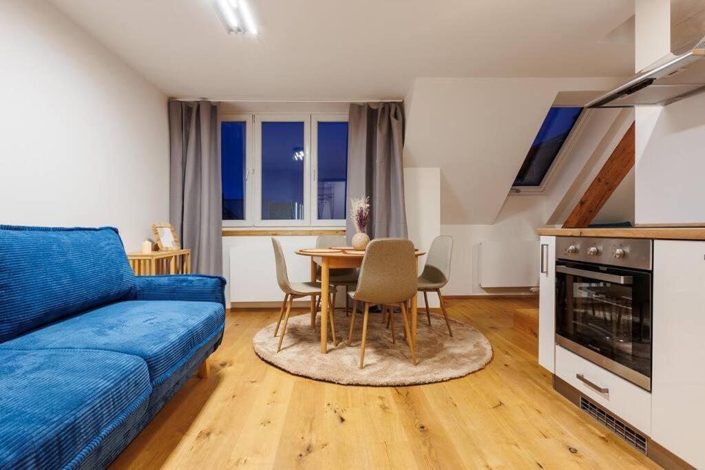 2 rooms apartment with terrace and FREE parking near metro