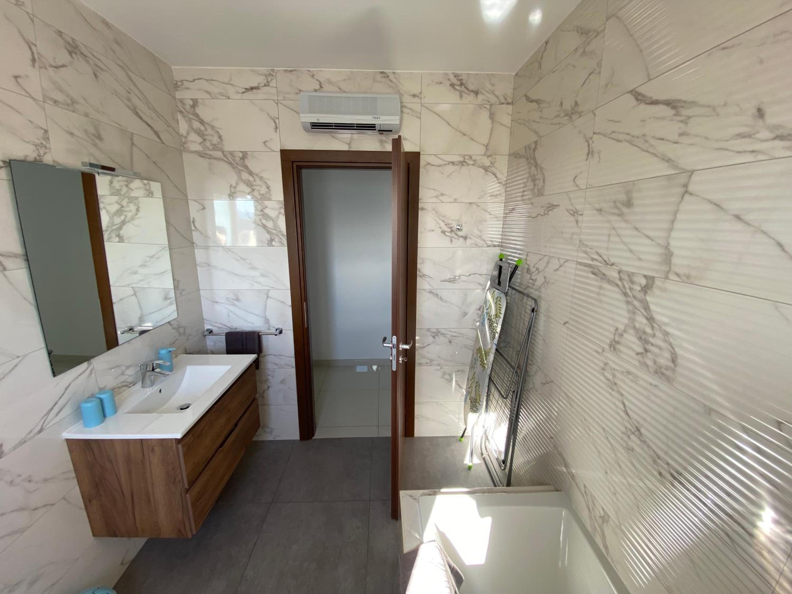 Sunshine Apartments Mellieha - modern two bedroom penthouse with terrace view 3