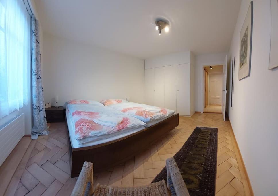 Renovierte 4,5-Zi-Wohnung mit Parkplatz in ruhiger Lage - 90m2