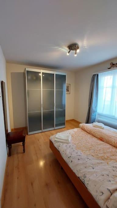Renovierte 4,5-Zi-Wohnung mit Parkplatz in ruhiger Lage - 90m2