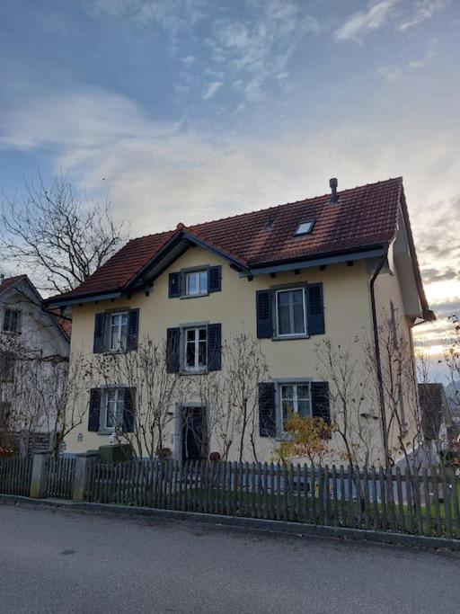 Renovierte 4,5-Zi-Wohnung mit Parkplatz in ruhiger Lage - 90m2