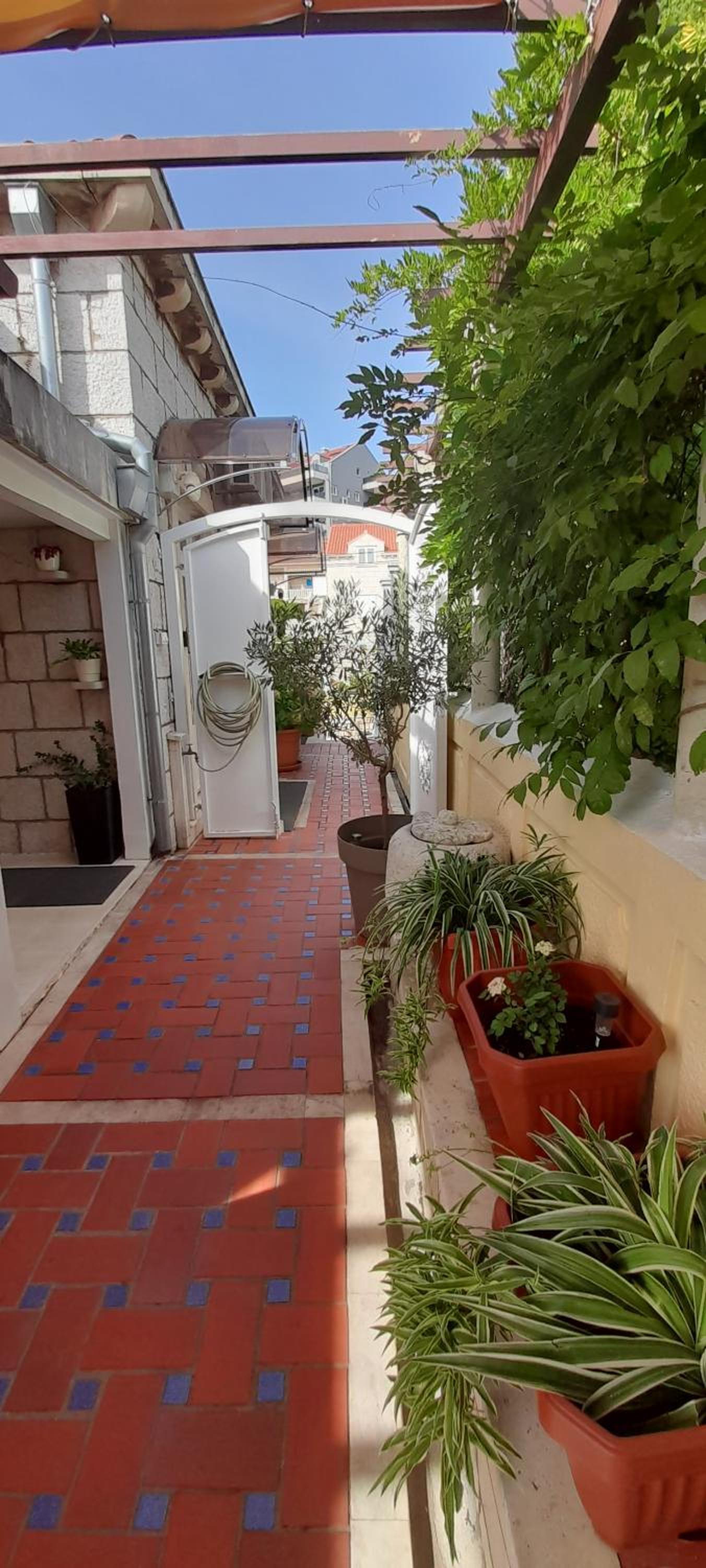 Ivana central Apartment, beach 100m