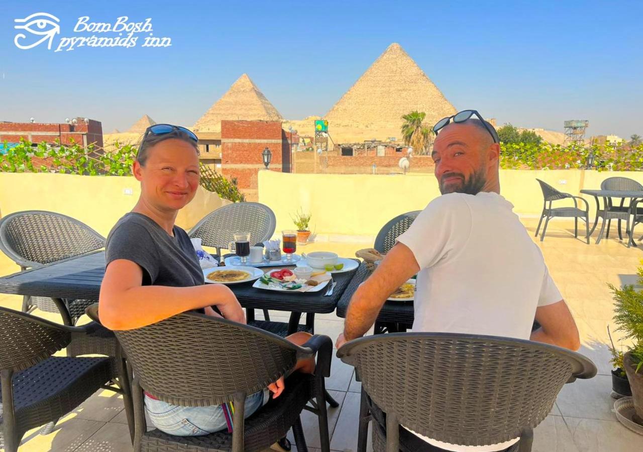 Hur Pyramids land inn