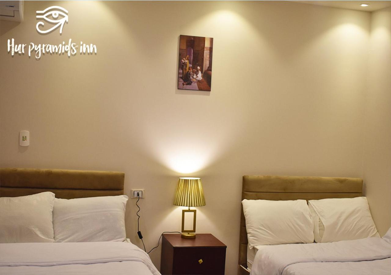 Hur Pyramids land inn
