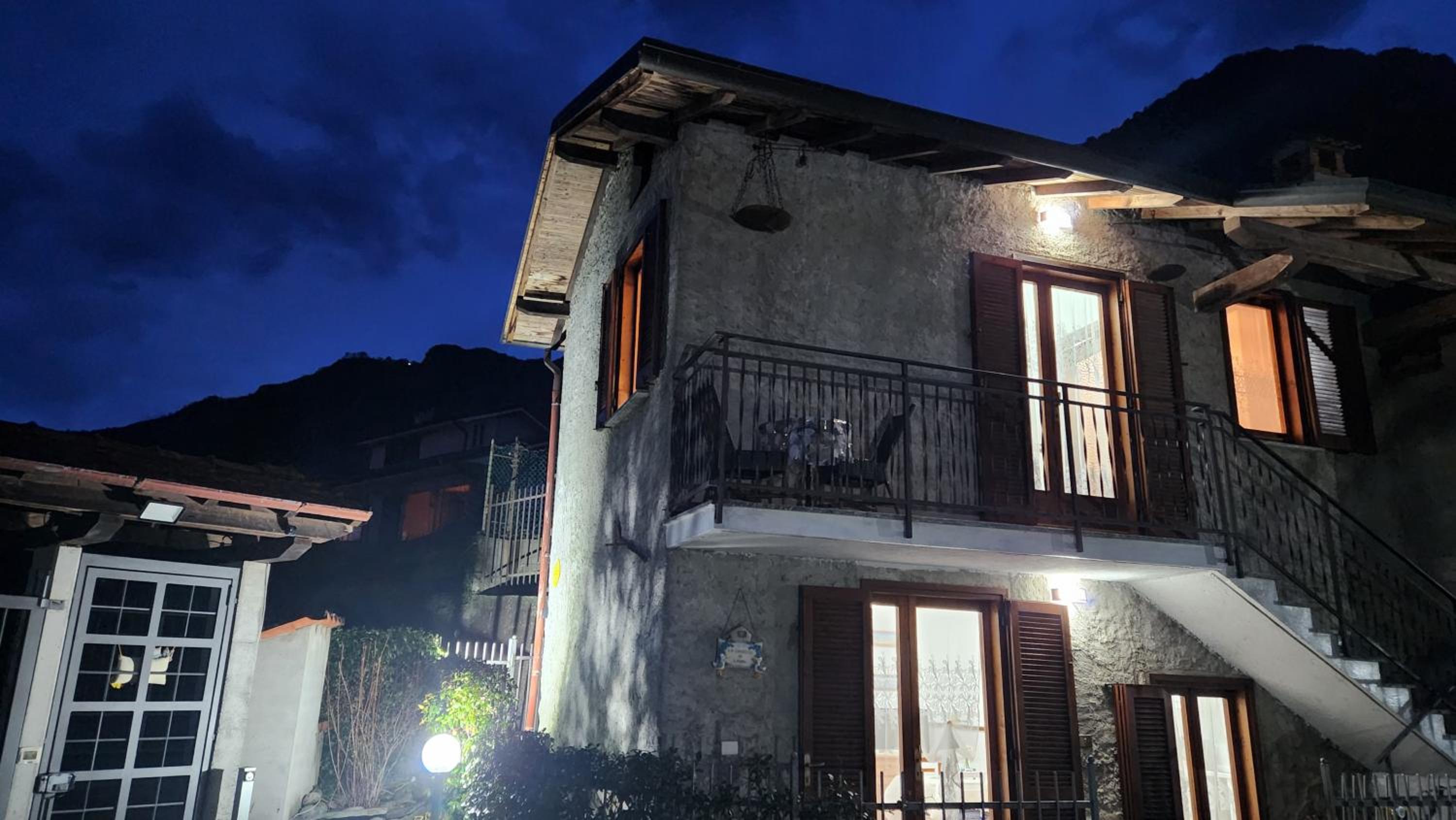 La Casetta di Laura intera casa indipendente a chi piace il silenzio vista lago 5 chilometri da Varenna view 5
