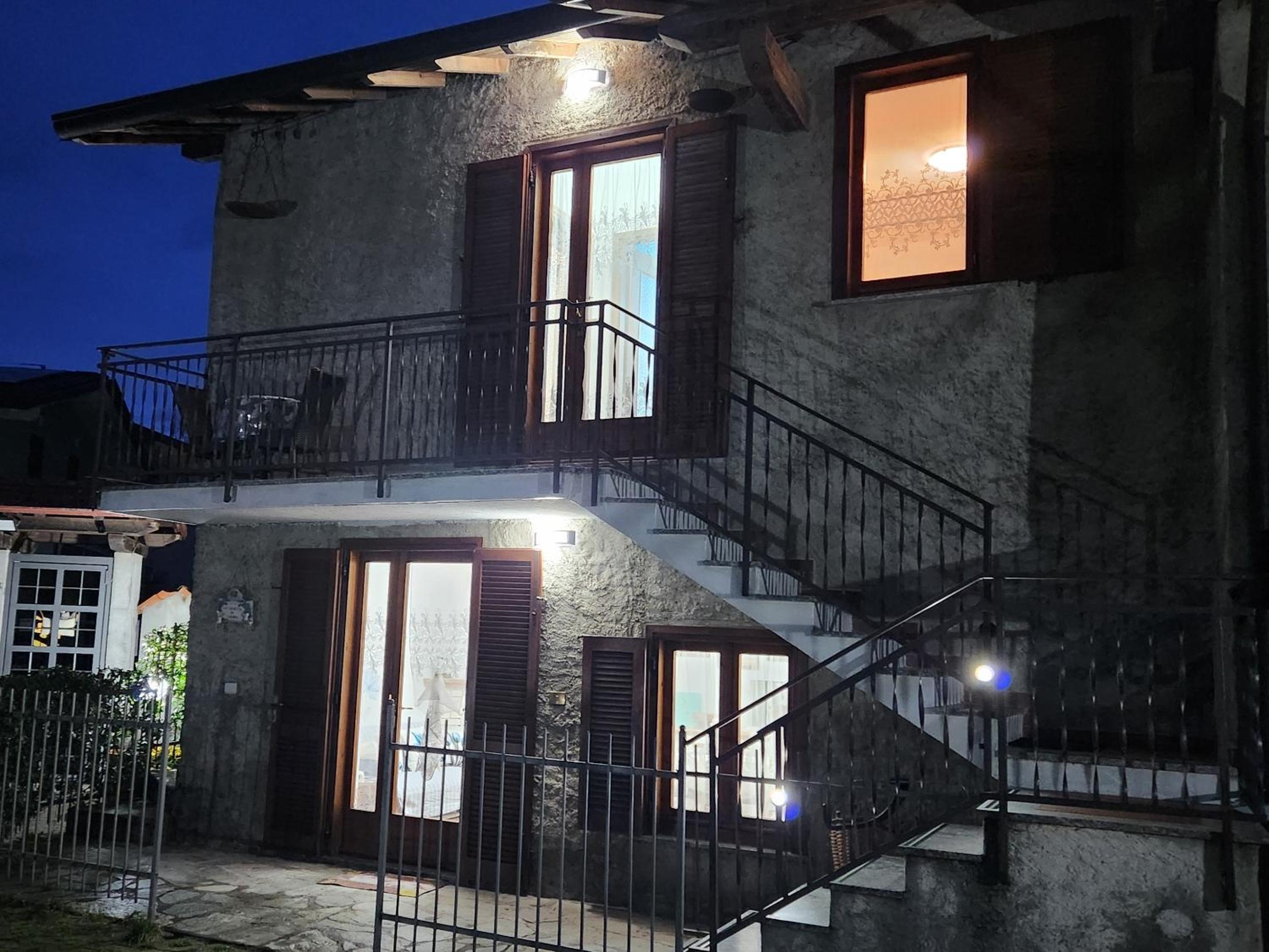La Casetta di Laura intera casa indipendente a chi piace il silenzio vista lago 5 chilometri da Varenna view 4