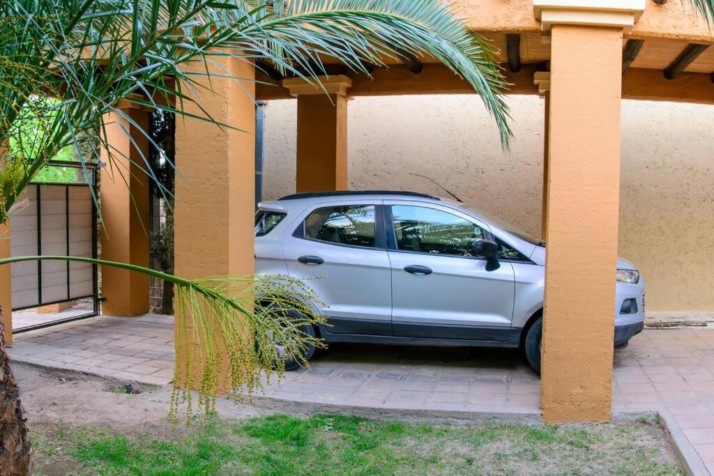 Chacras de Coria, Hermosa casa