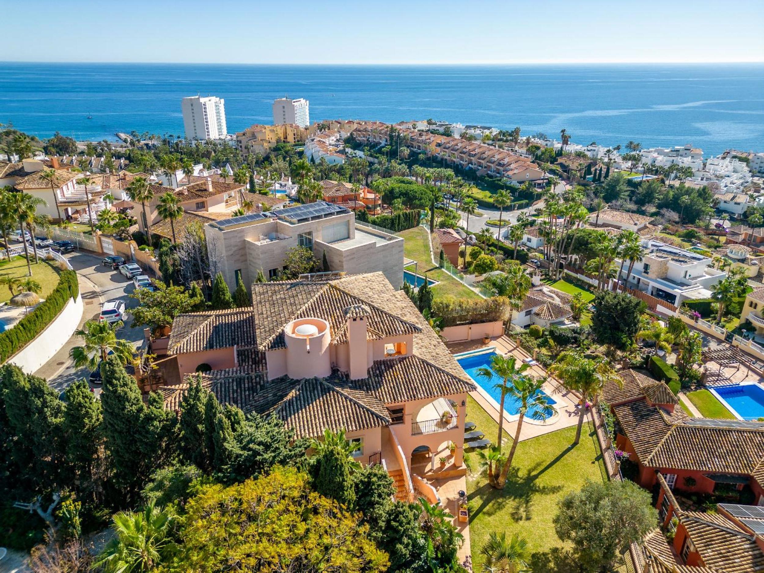 Beachside villa with panoramic sea views view 4