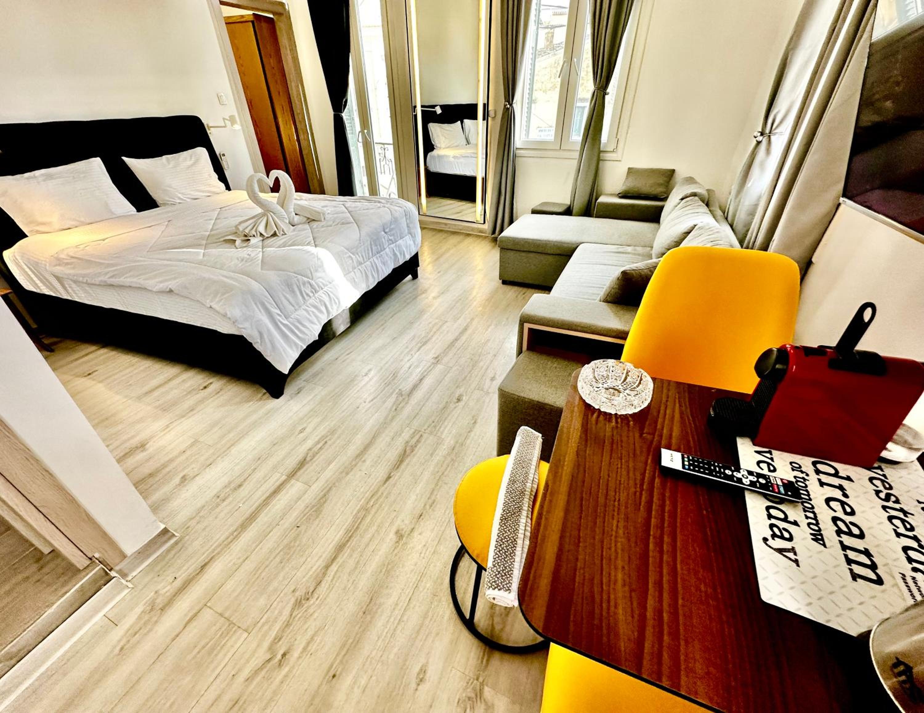 TRAVELLERS CORFU TOWN Luxury Suites, Studios & Apartments