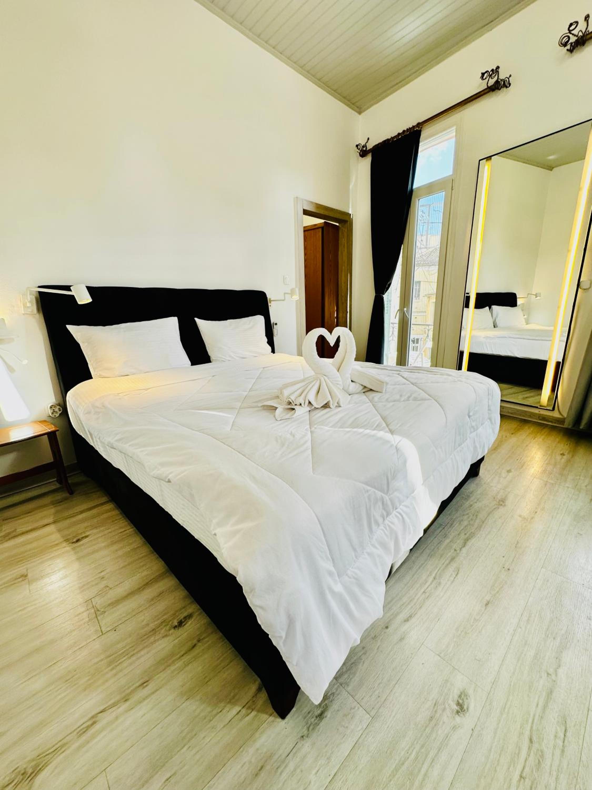 TRAVELLERS CORFU TOWN Luxury Suites, Studios & Apartments