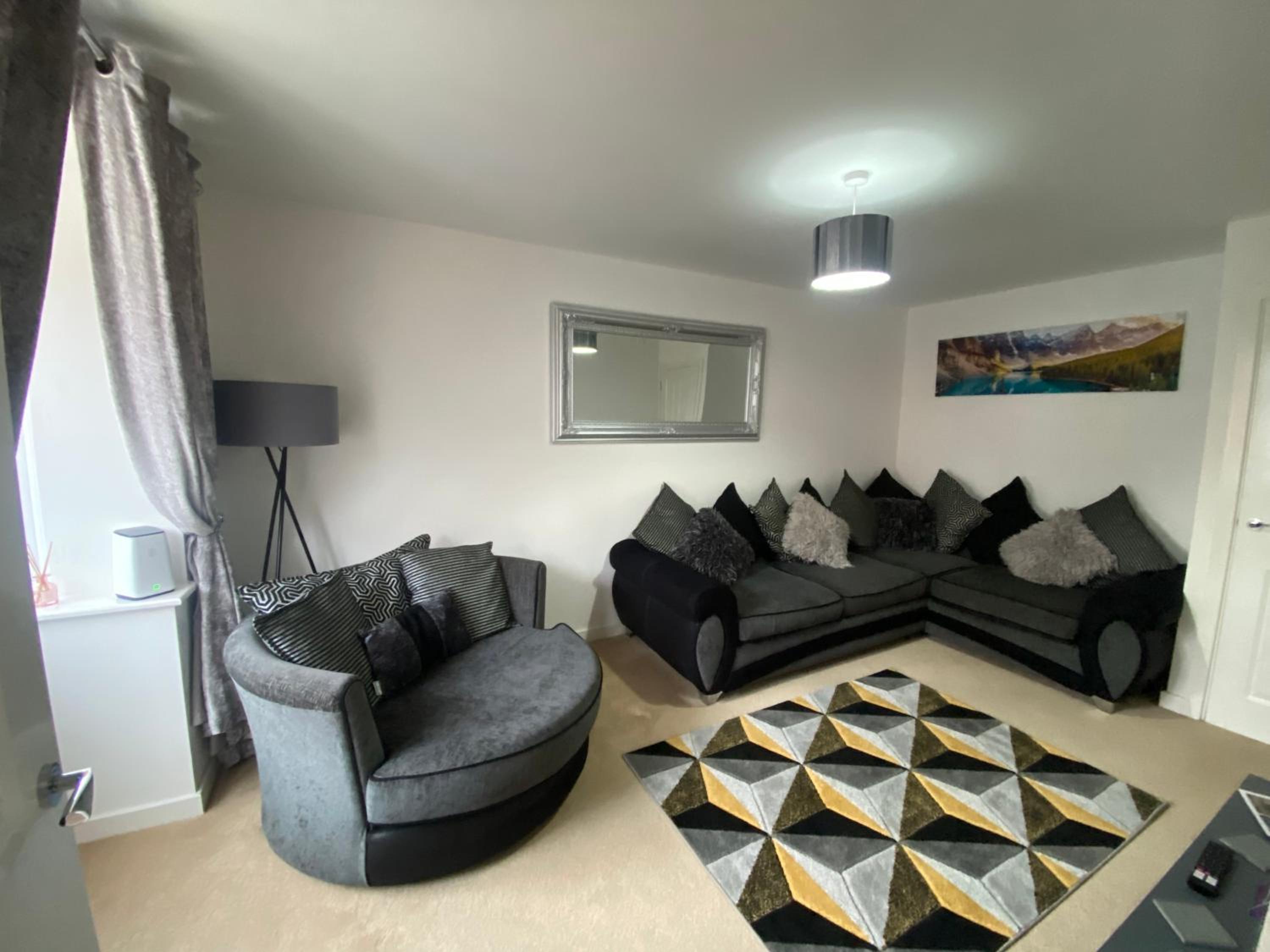 Kingsway House - Spacious 4 Bed Home From Home in Derby view 2