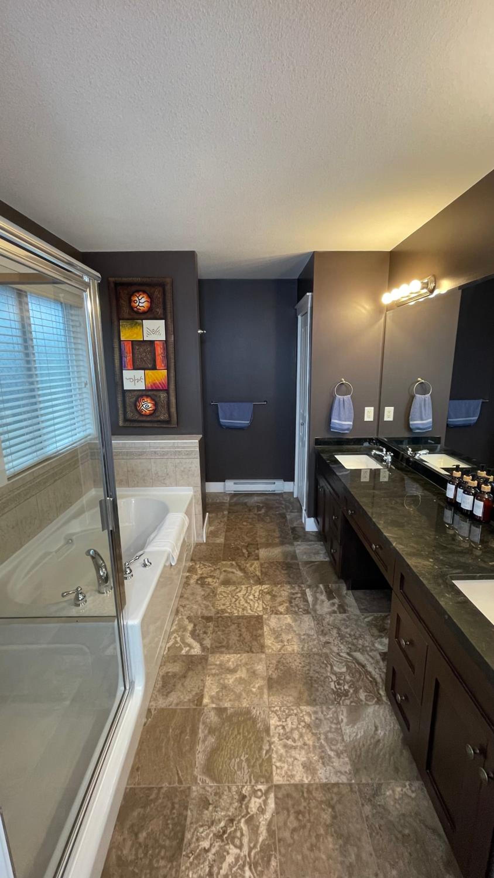 Metropolitan Dream Stay with Saltwater Pool and Hot Tub