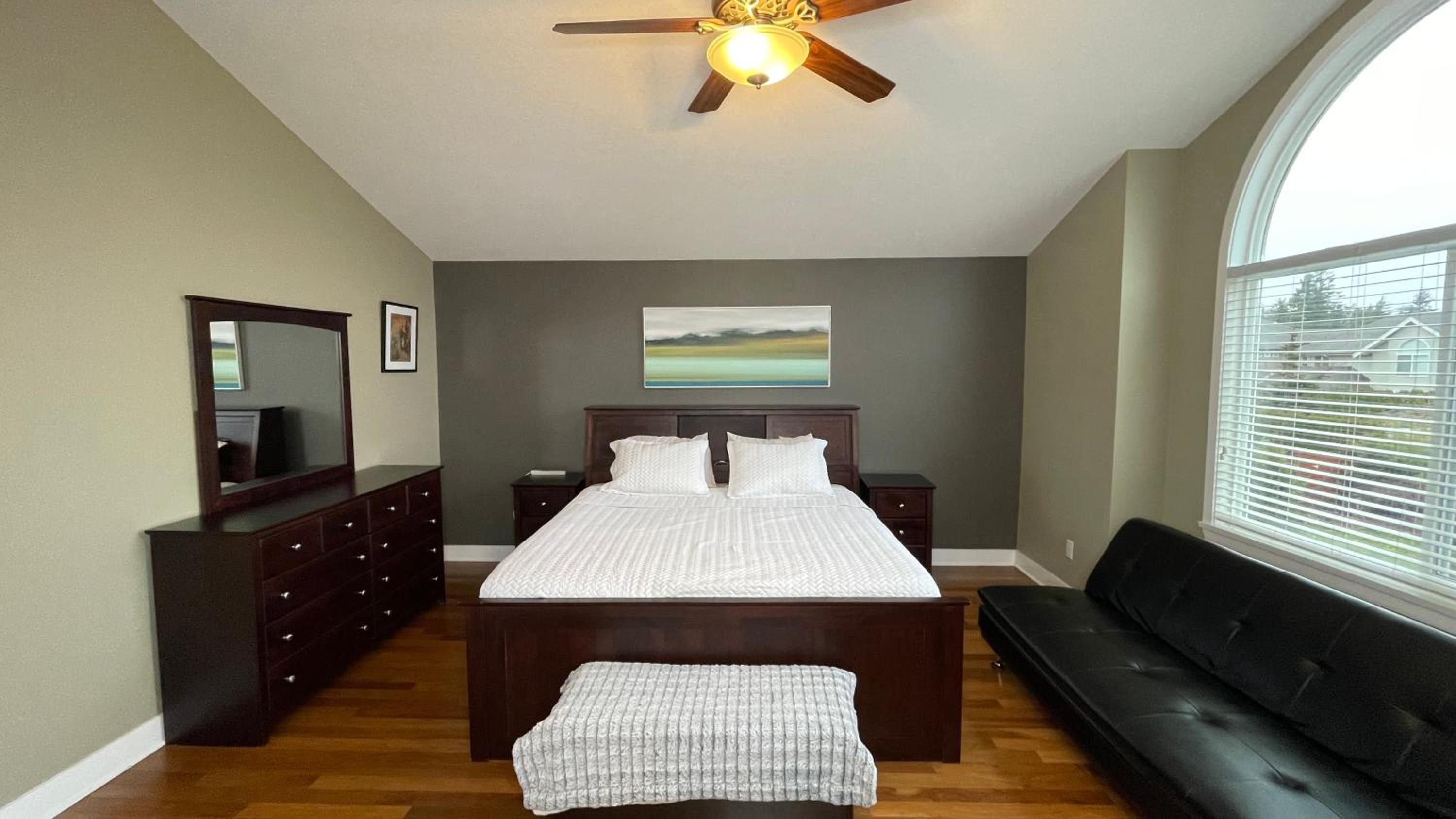 Metropolitan Dream Stay with Saltwater Pool and Hot Tub