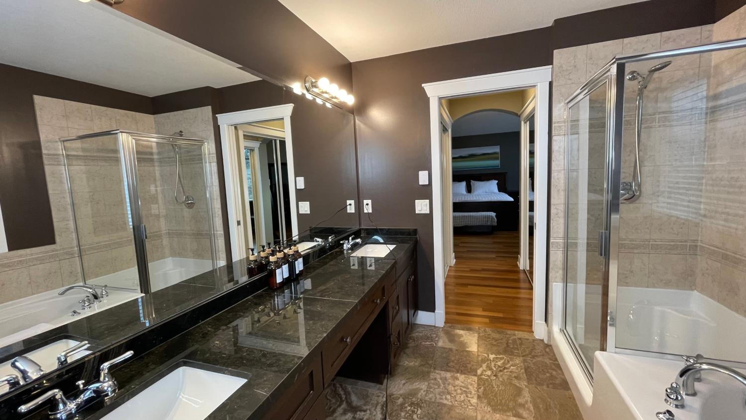 Metropolitan Dream Stay with Saltwater Pool and Hot Tub
