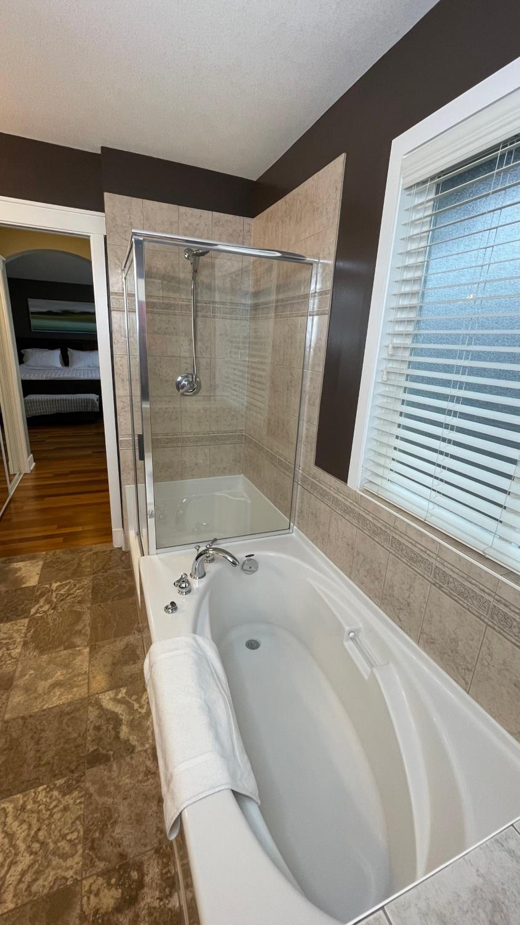 Metropolitan Dream Stay with Saltwater Pool and Hot Tub