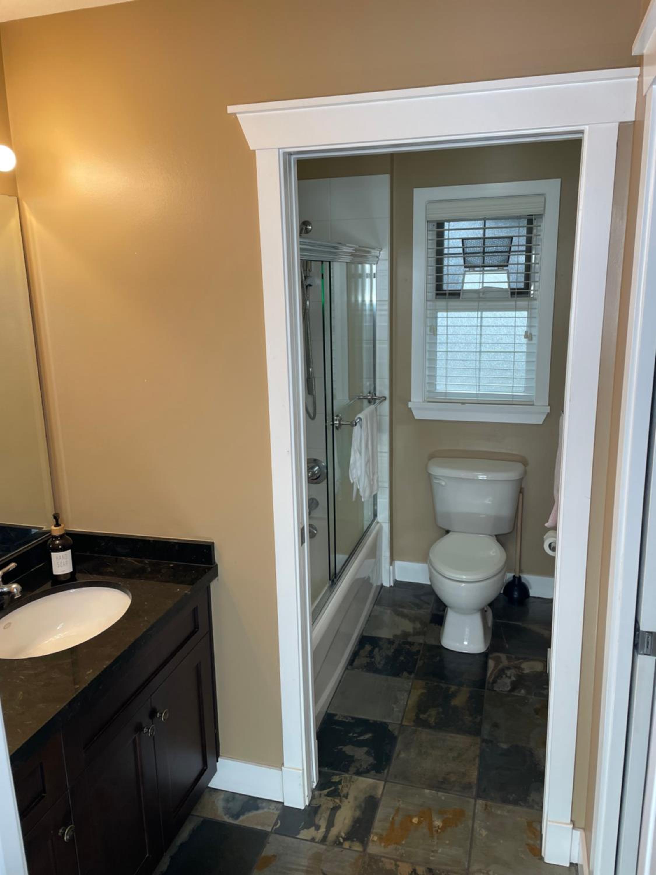 Metropolitan Dream Stay with Saltwater Pool and Hot Tub