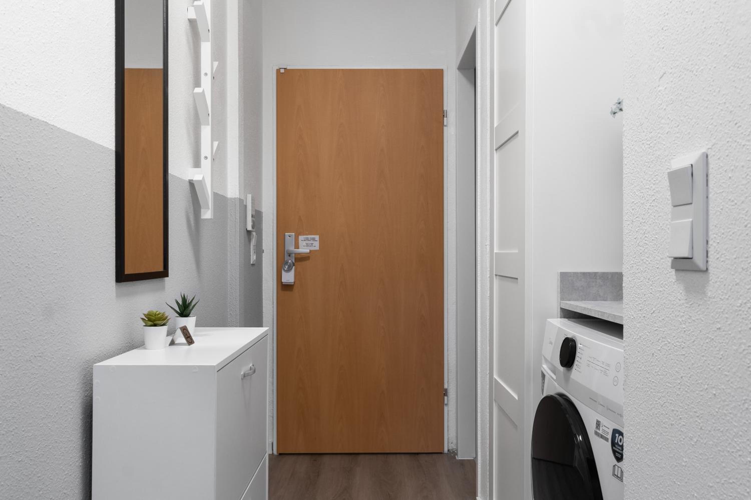 Messe, Monteure, Budget - Einfache komfortable 2 Personen Wohnung (22qm) mit Vollausstattung (WLAN 250 Mbit, TV 55 Zoll m. Netflix) - Hochwertige Küche und