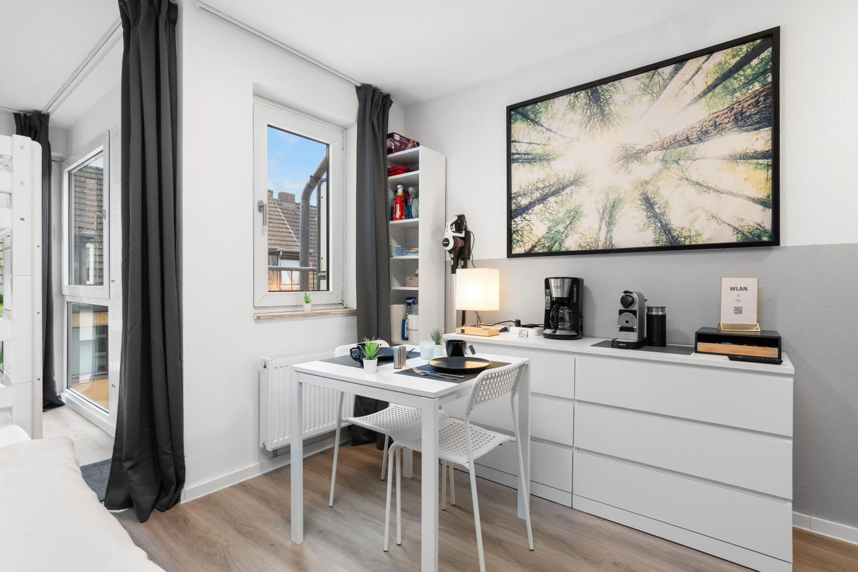Messe, Monteure, Budget - Einfache komfortable 2 Personen Wohnung (22qm) mit Vollausstattung (WLAN 250 Mbit, TV 55 Zoll m. Netflix) - Hochwertige Küche und