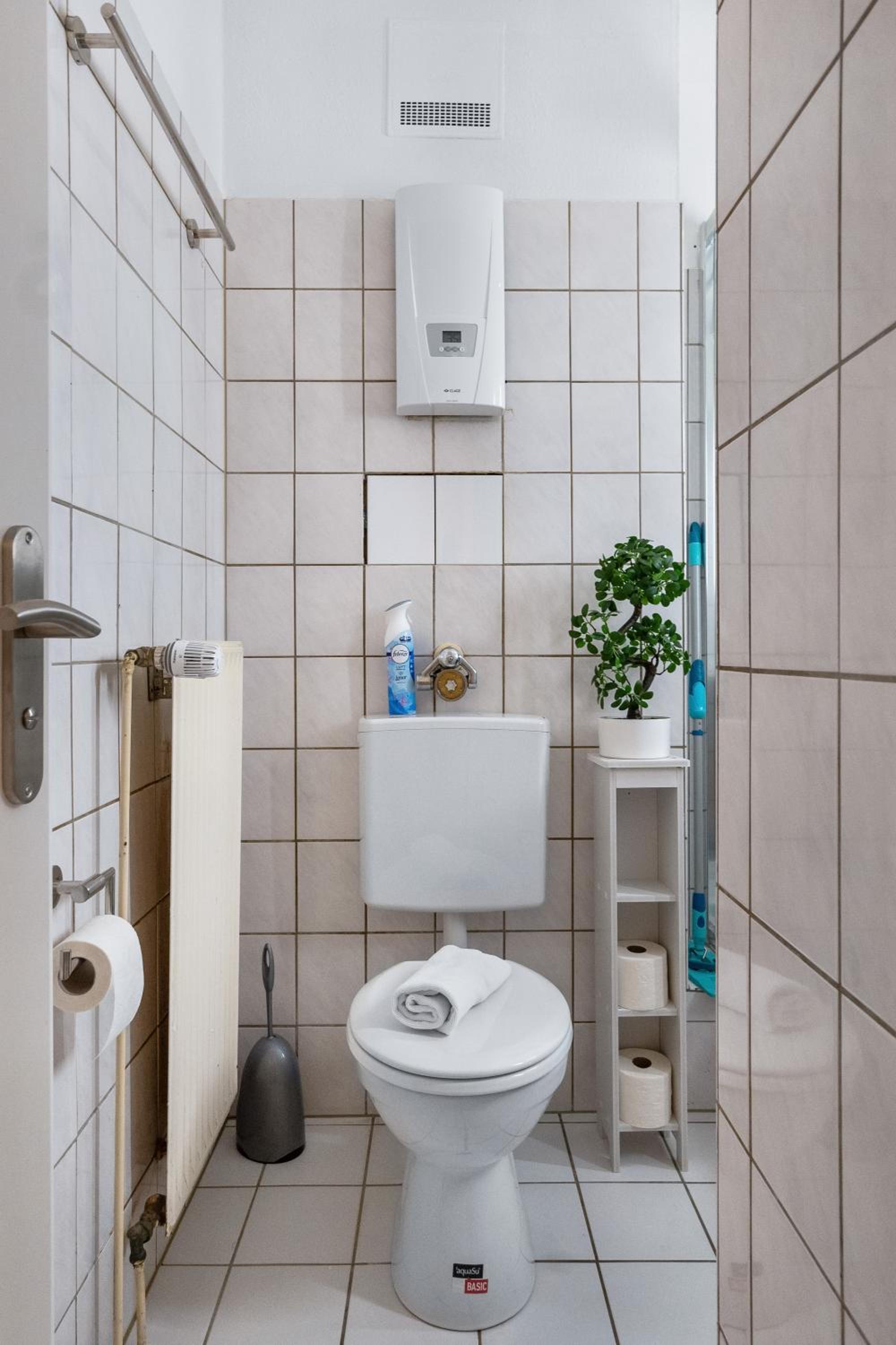 Messe, Monteure, Budget - Einfache komfortable 2 Personen Wohnung (22qm) mit Vollausstattung (WLAN 250 Mbit, TV 55 Zoll m. Netflix) - Hochwertige Küche und