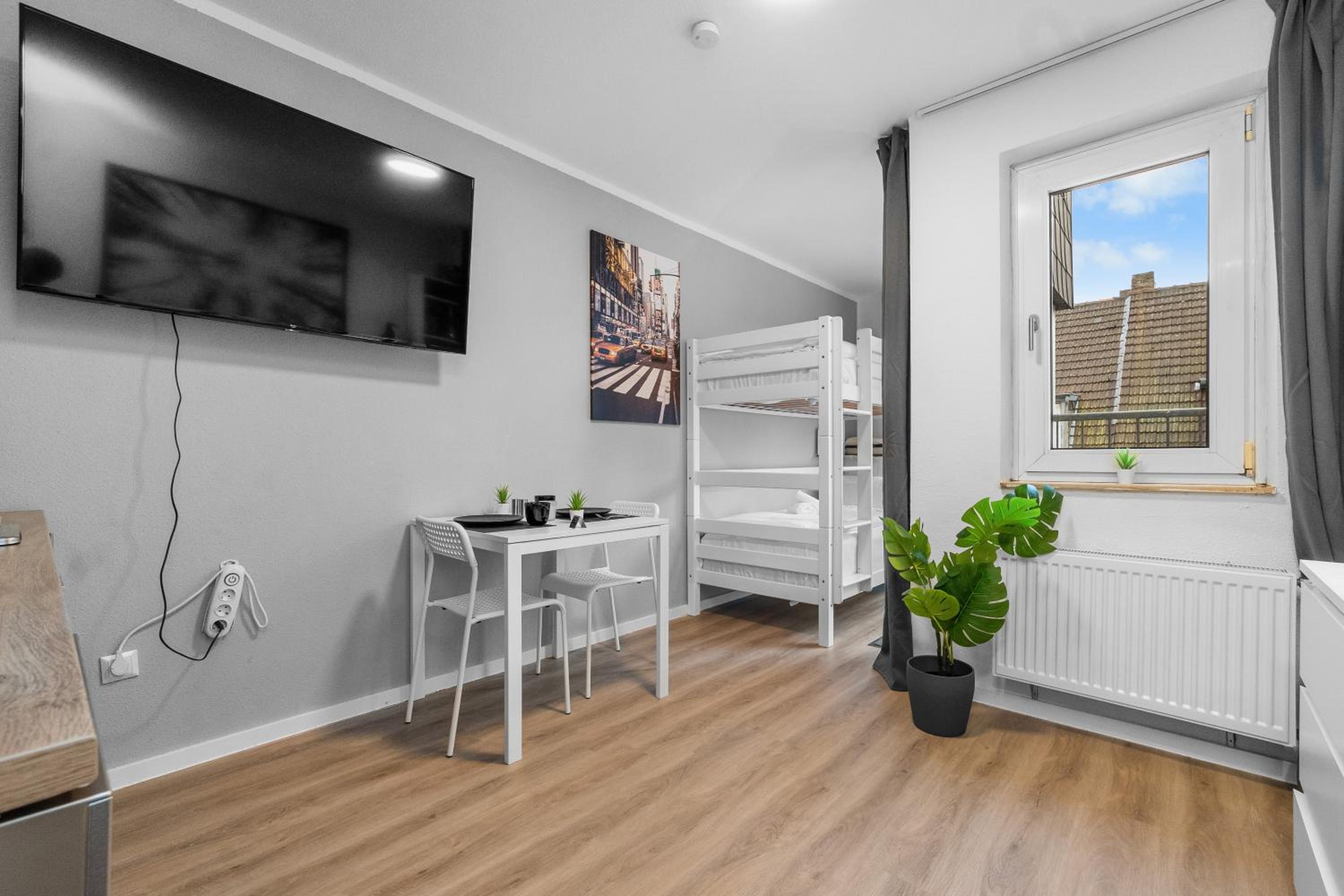 Messe, Monteure, Budget - Einfache komfortable 2 Personen Wohnung (22qm) mit Vollausstattung (WLAN 250 Mbit, TV 55 Zoll m. Netflix) - Hochwertige Küche und
