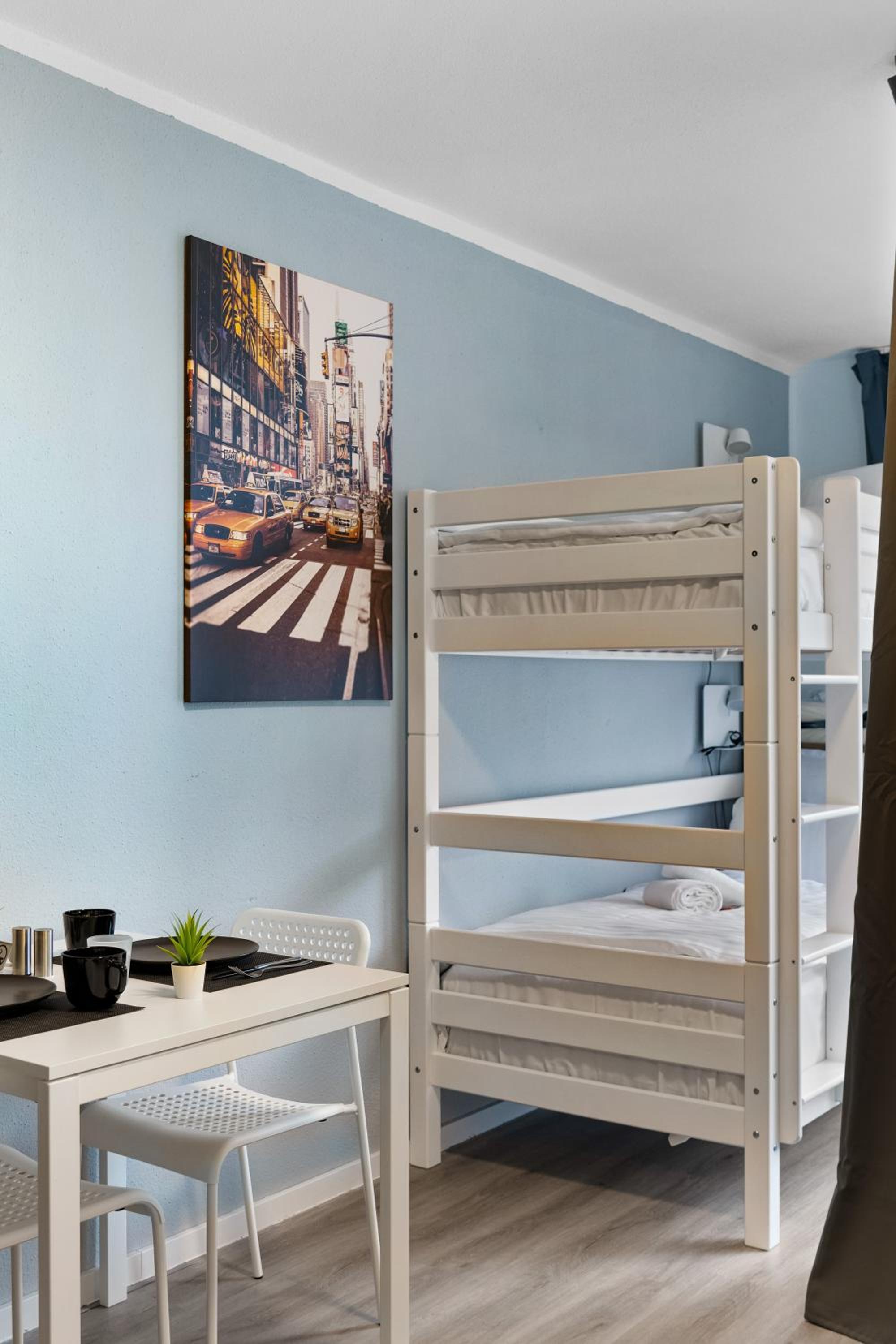Messe, Monteure, Budget - Einfache komfortable 2 Personen Wohnung (22qm) mit Vollausstattung (WLAN 250 Mbit, TV 55 Zoll m. Netflix) - Hochwertige Küche und