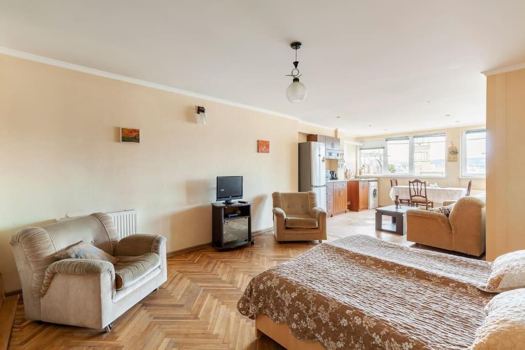 House on Rustaveli st view 5