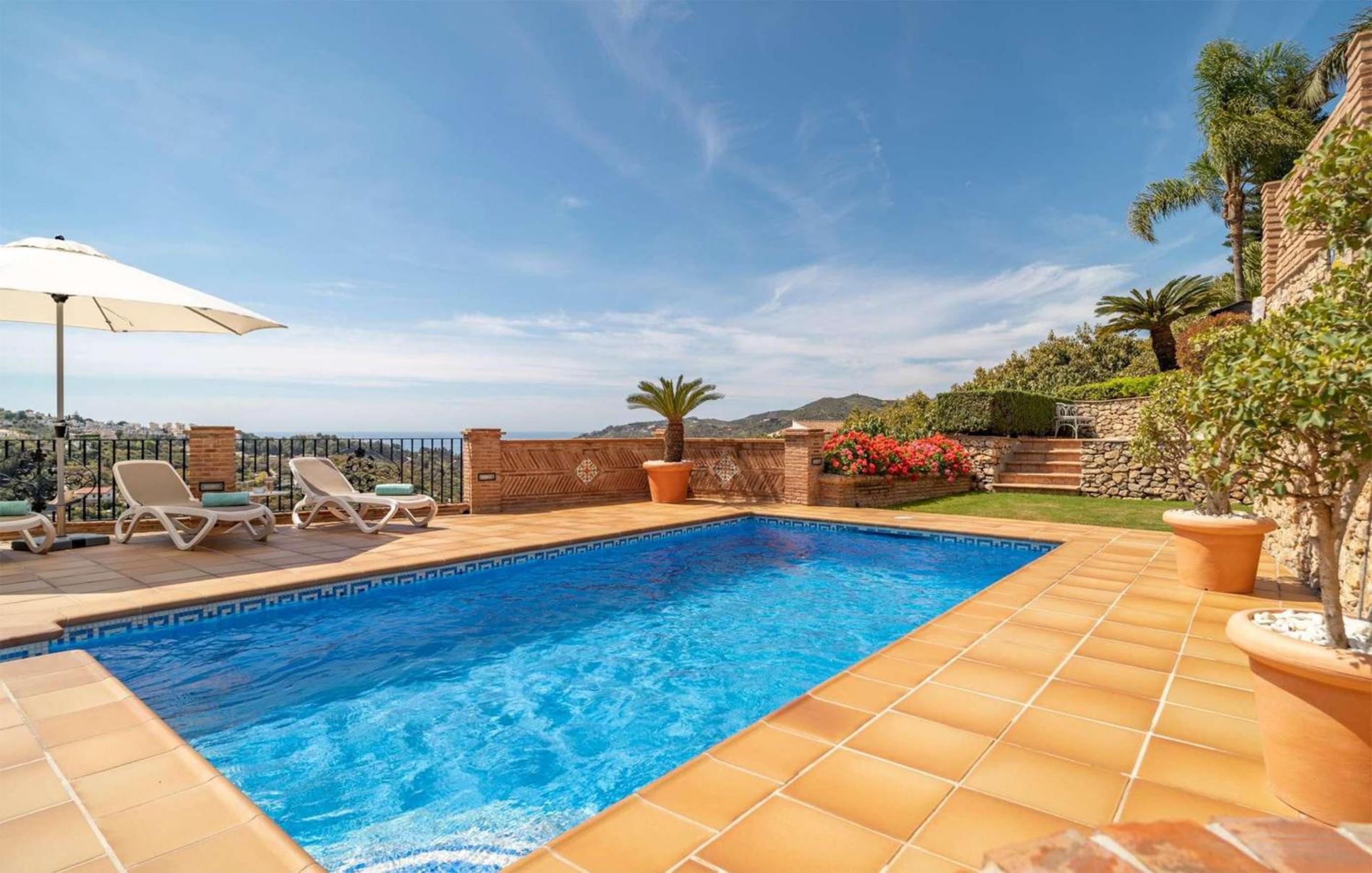 Villa Viewpoint: private pool sleeps 6 views view 2