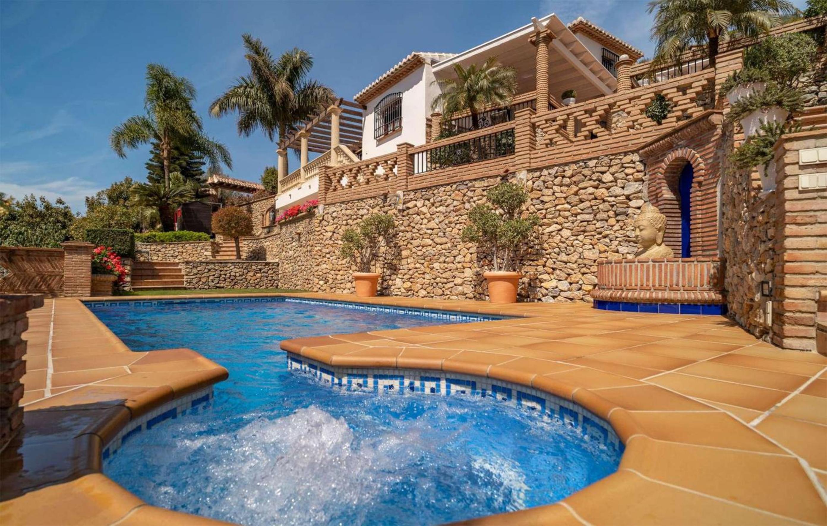 Villa Viewpoint: private pool sleeps 6 views view 3