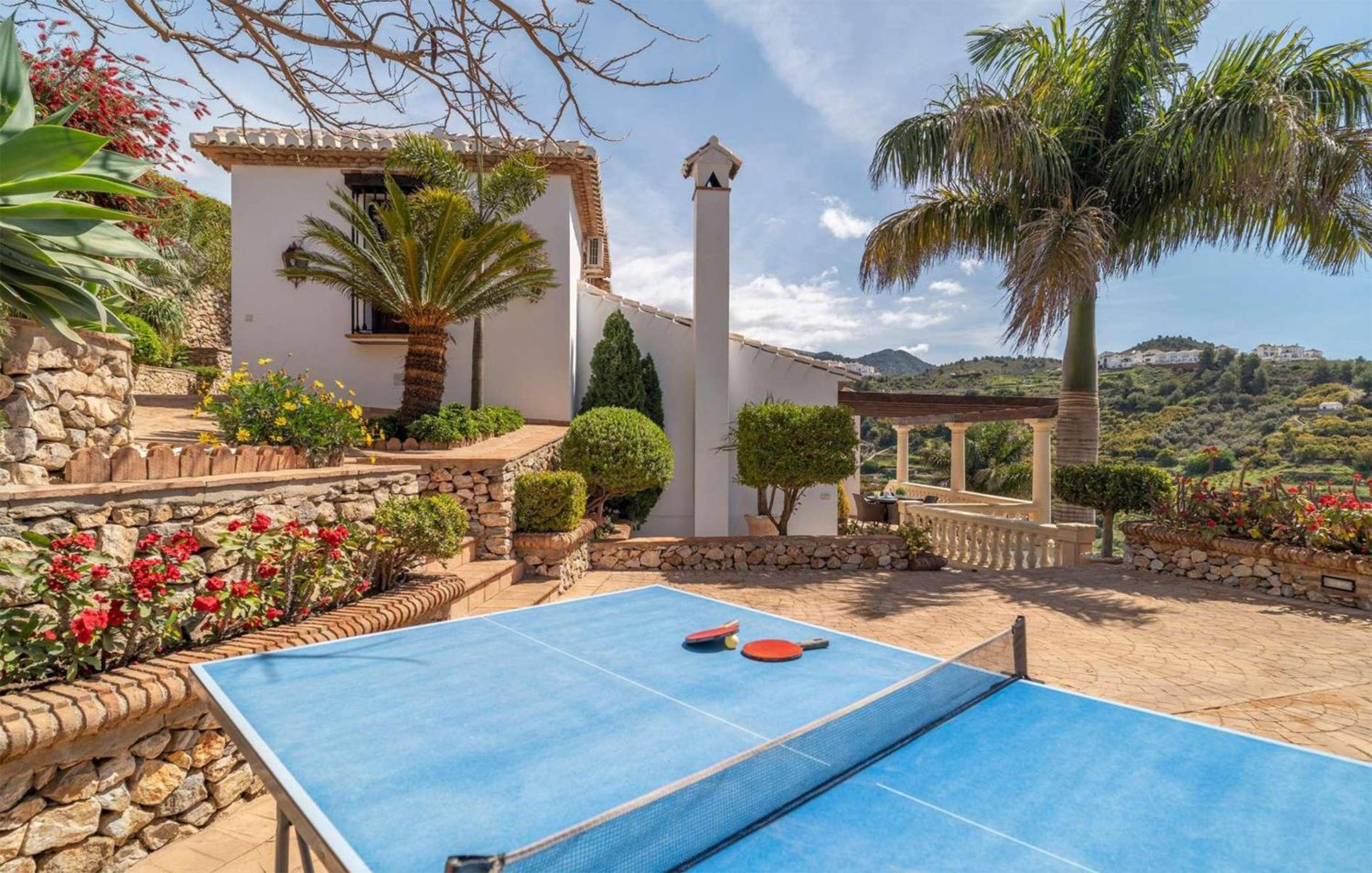 Villa Viewpoint: private pool sleeps 6 views view 4