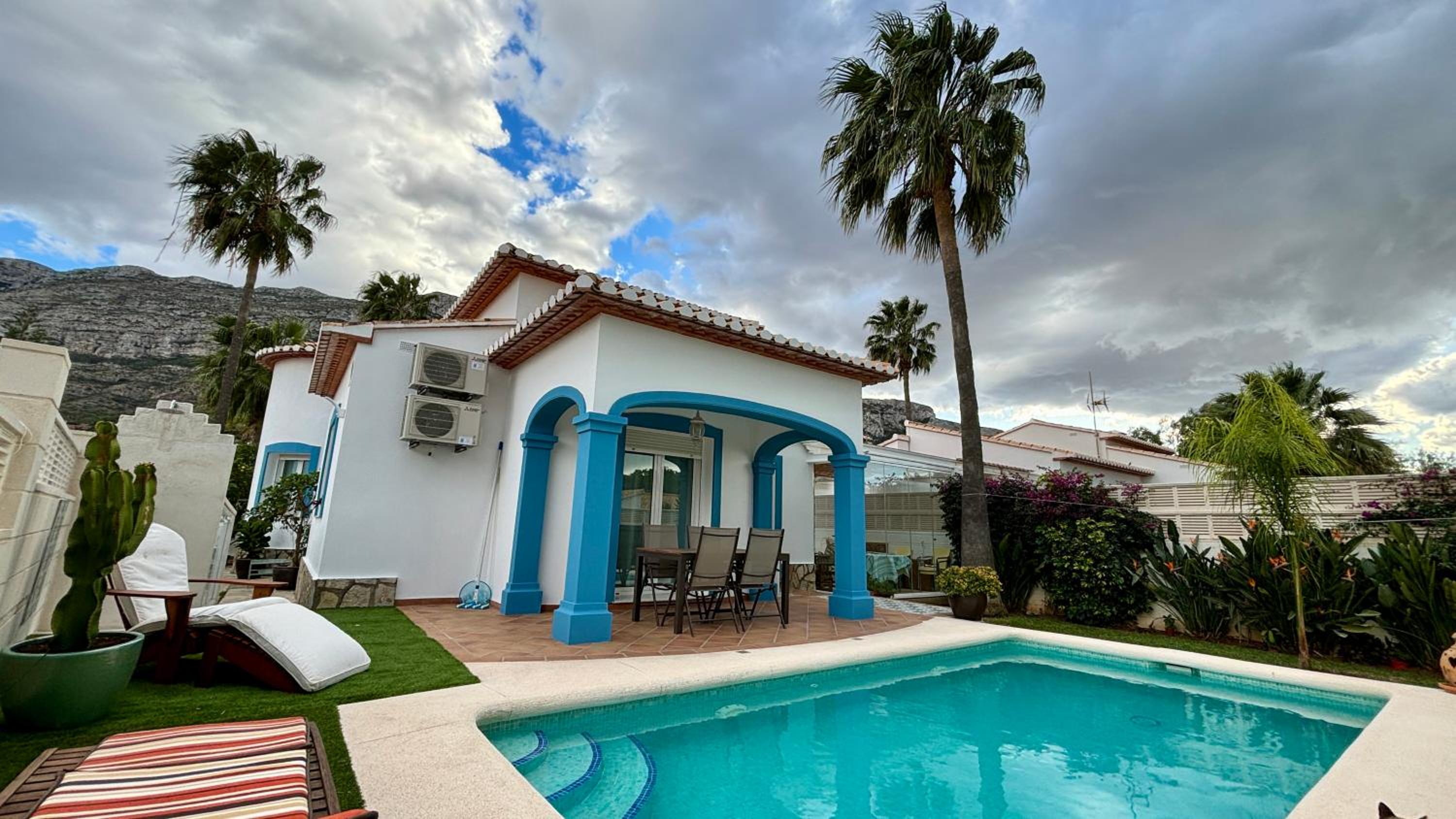 Precioso chalet independiente en Denia con piscina