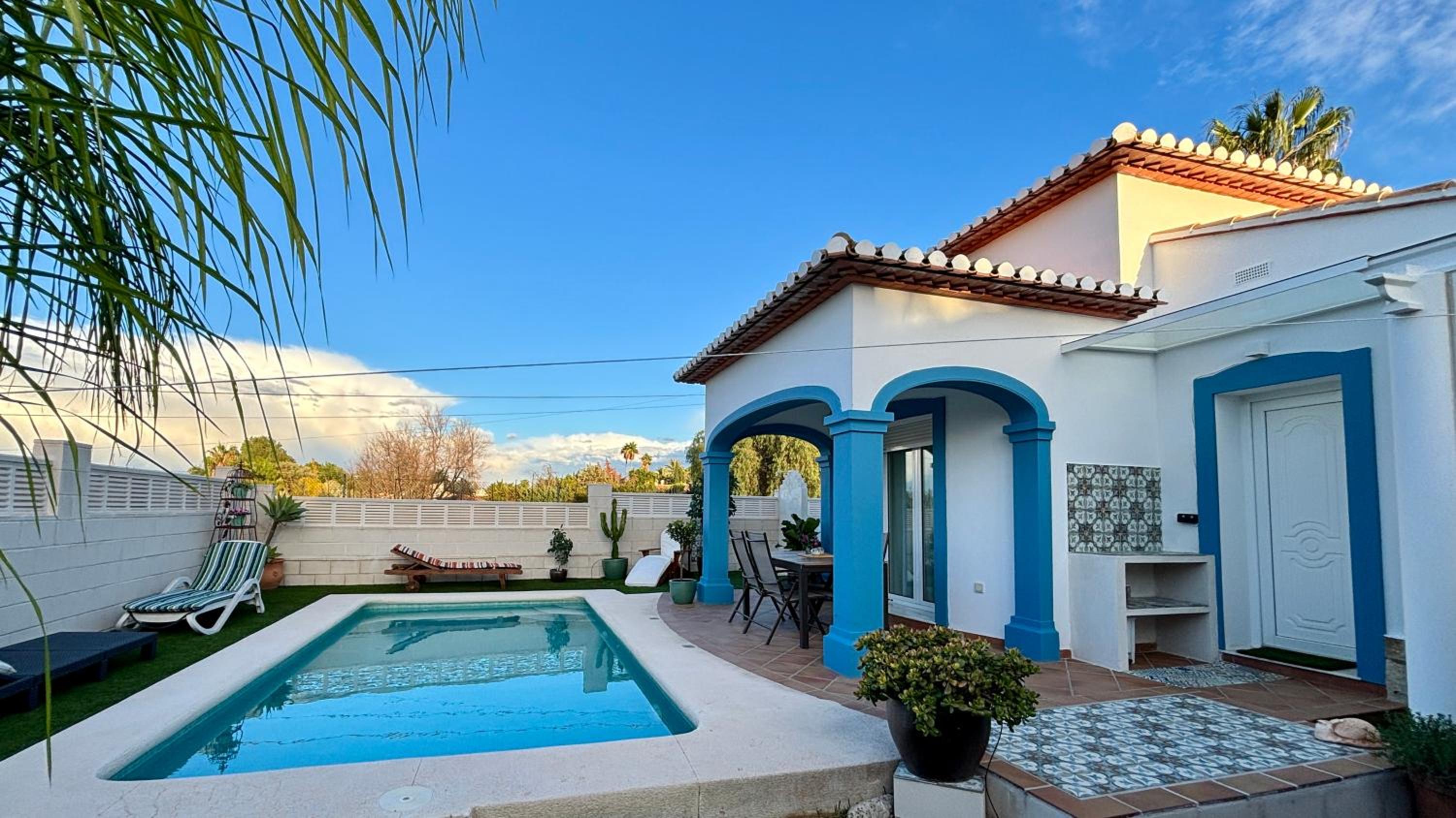 Precioso chalet independiente en Denia con piscina