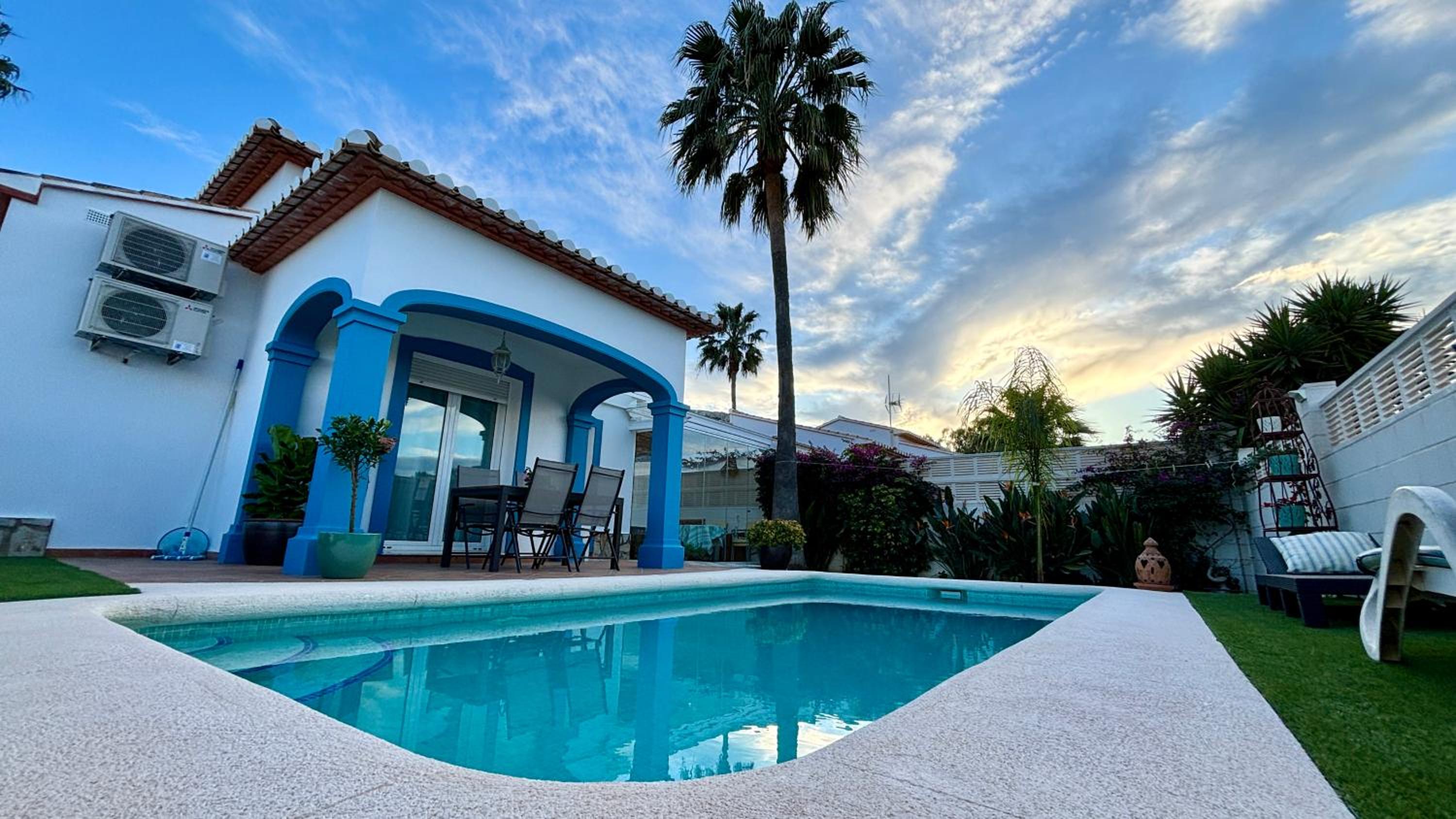 Precioso chalet independiente en Denia con piscina