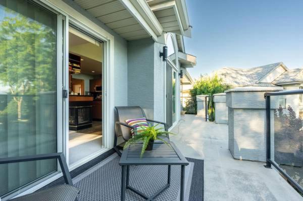 Stunning Rustic Vacation home with180-degree Mountain View