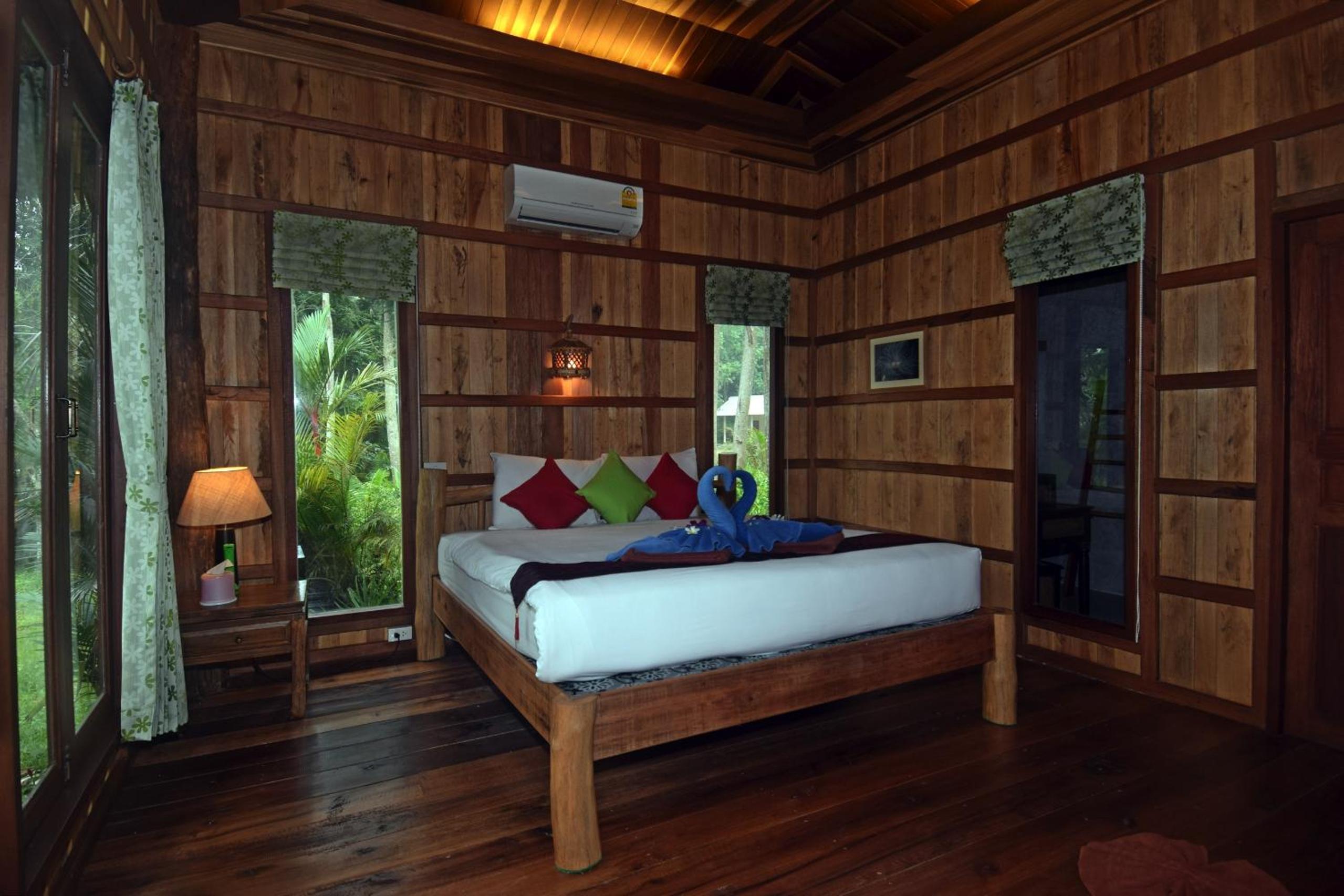 Thiwson Beach Resort - SHA Extra Plus