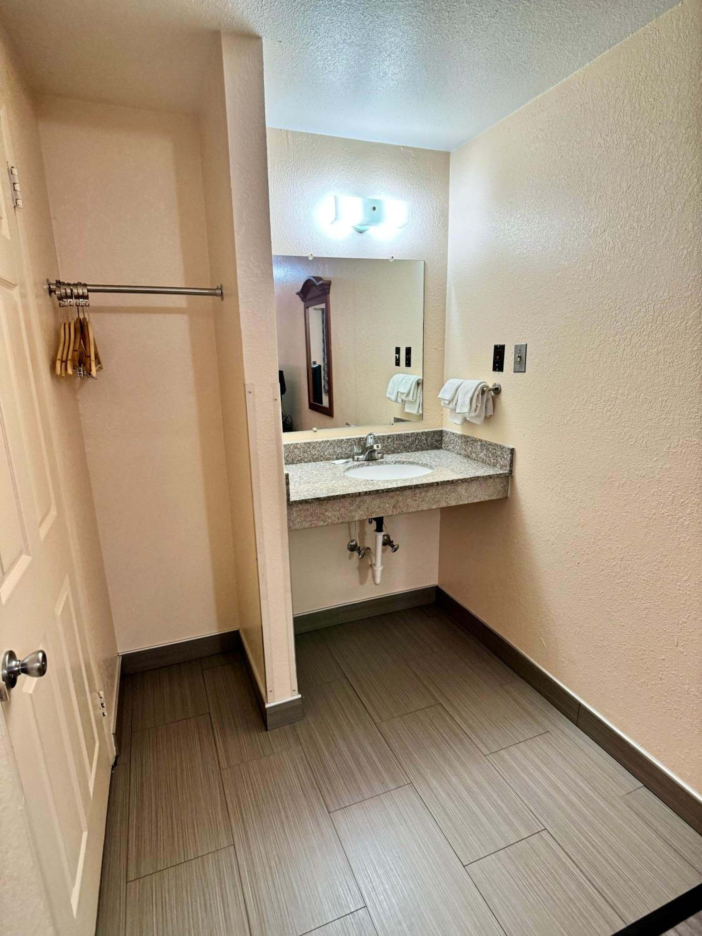 Knights Inn Galax - Property Image 11