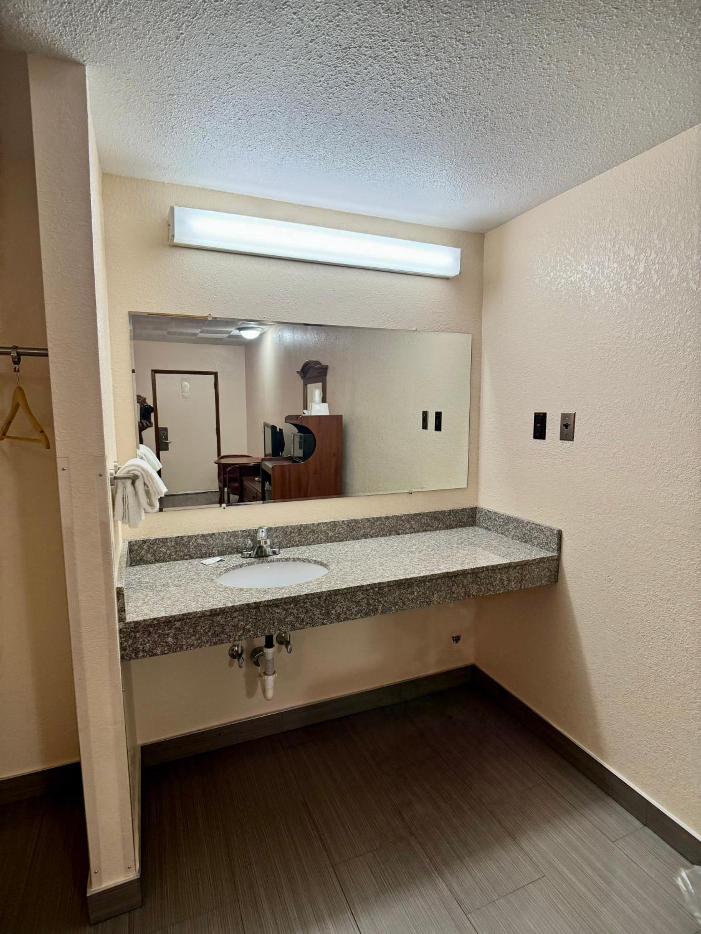 Knights Inn Galax - Property Image 10