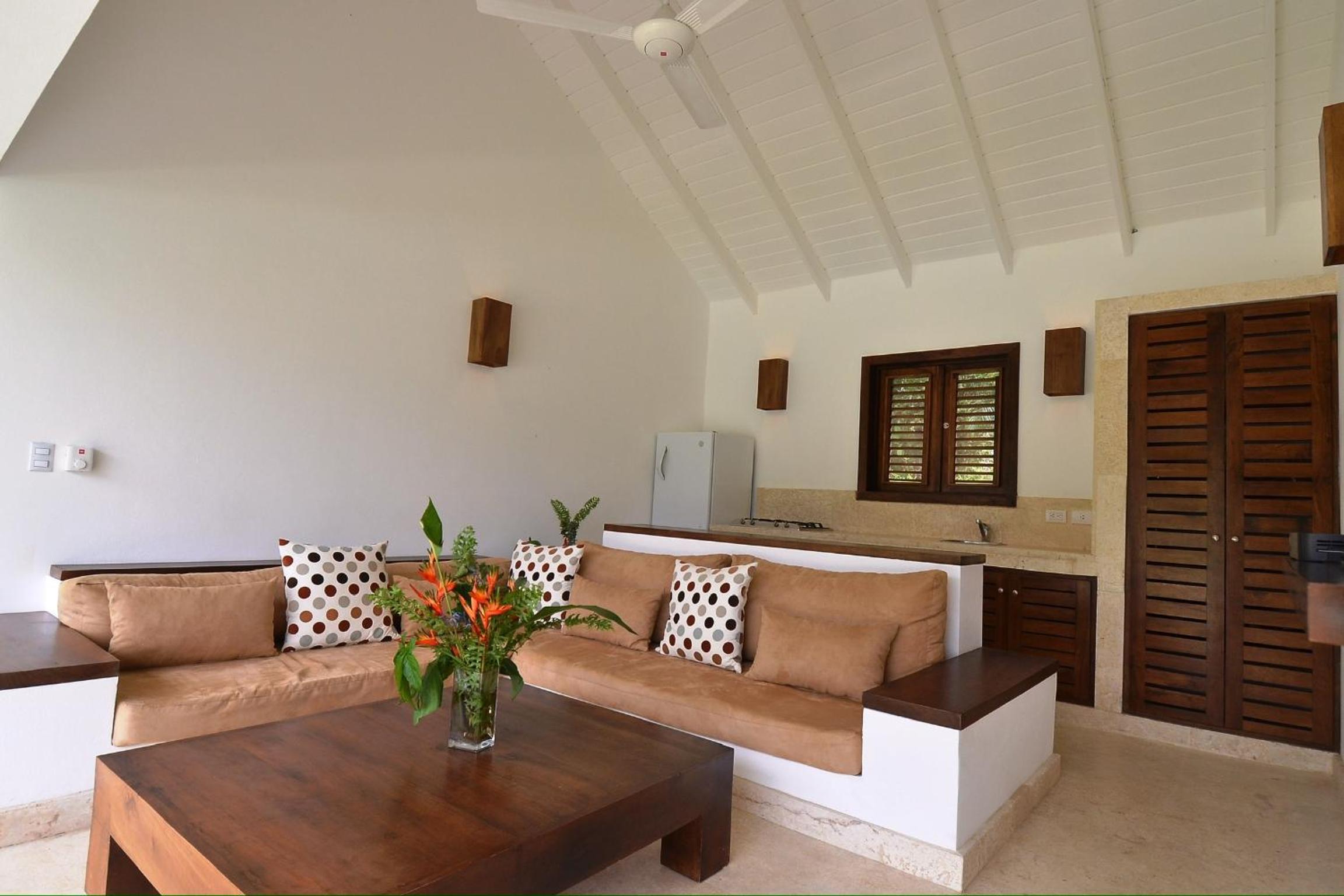 Seaside villa with housekeeping staff - Las Terrenas
