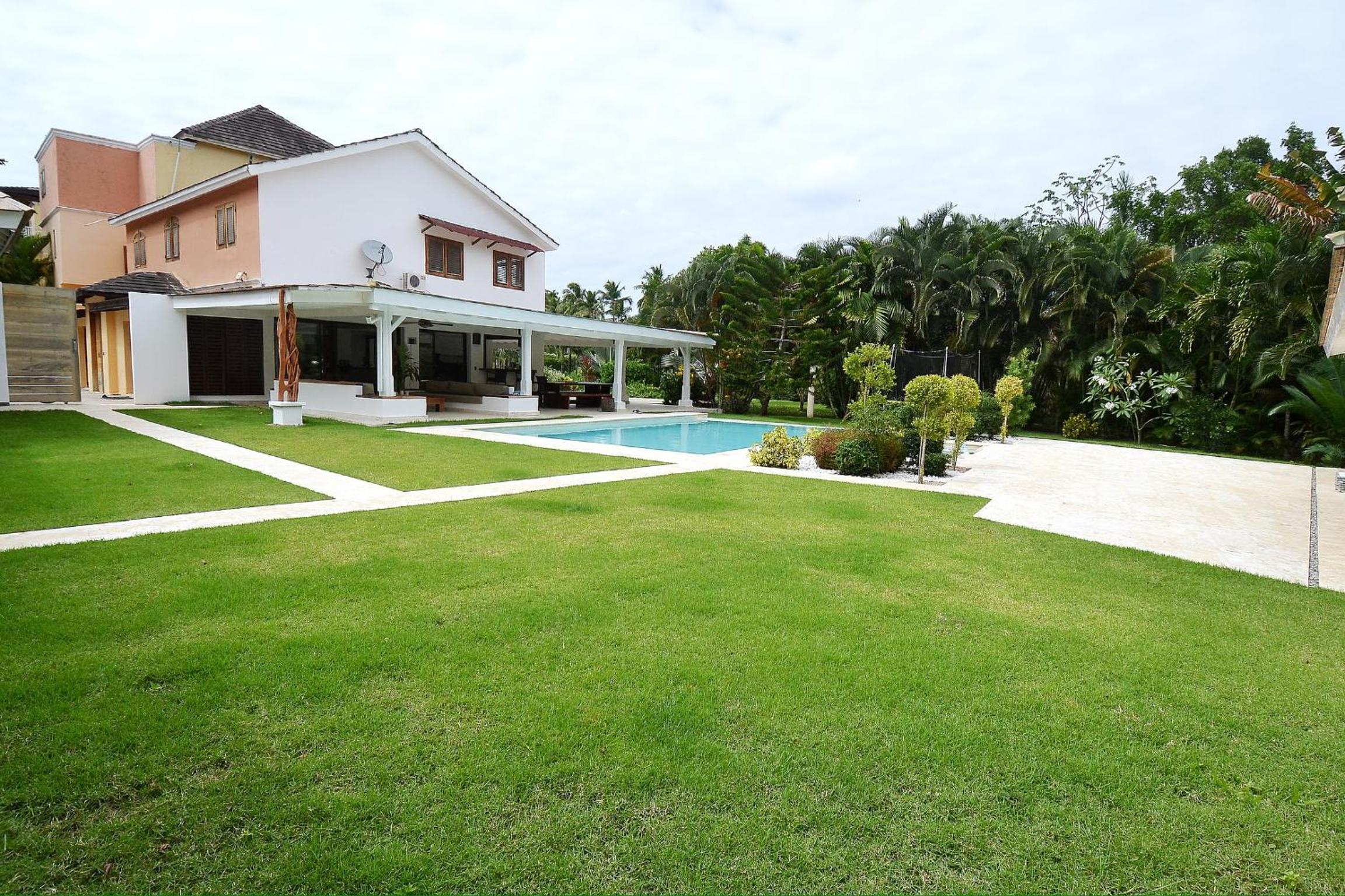 Seaside villa with housekeeping staff - Las Terrenas