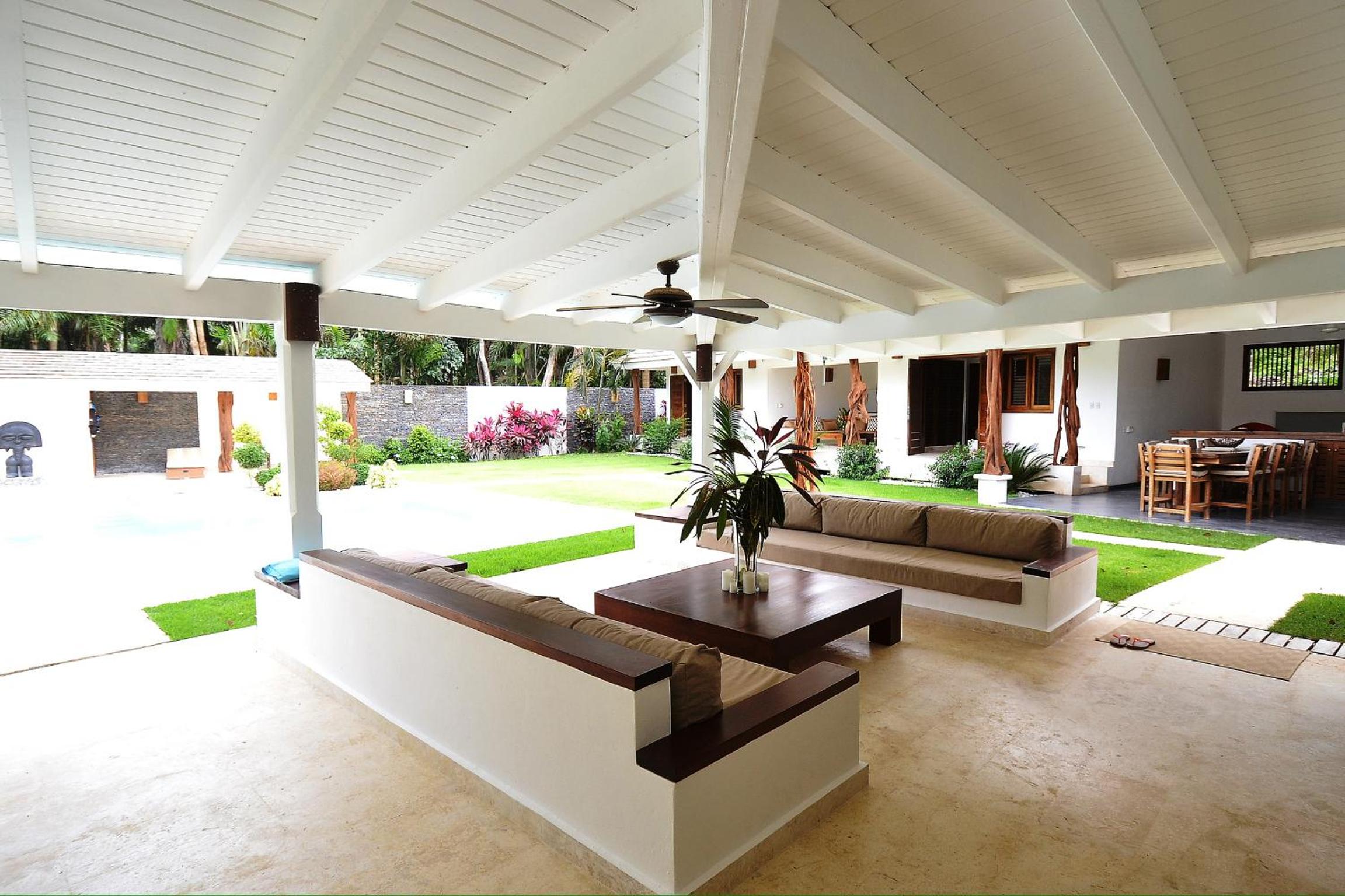 Seaside villa with housekeeping staff - Las Terrenas