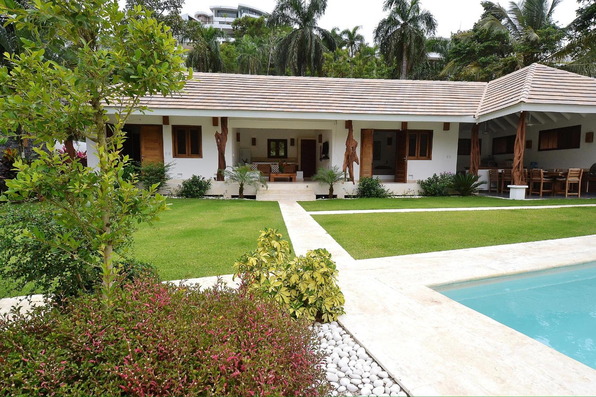 Seaside villa with housekeeping staff - Las Terrenas