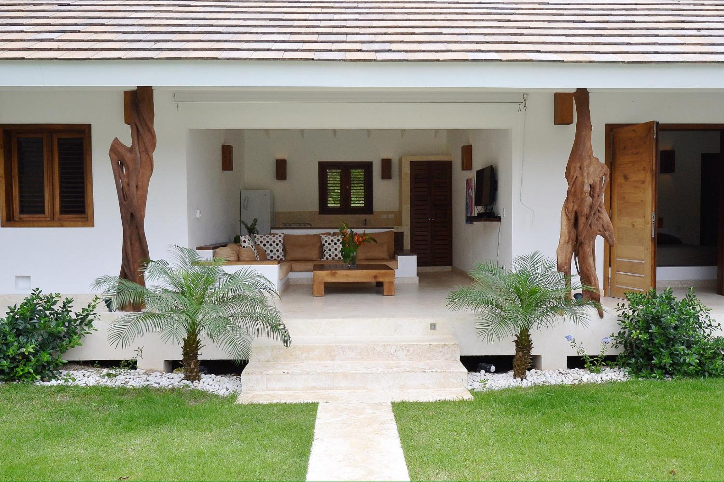 Seaside villa with housekeeping staff - Las Terrenas