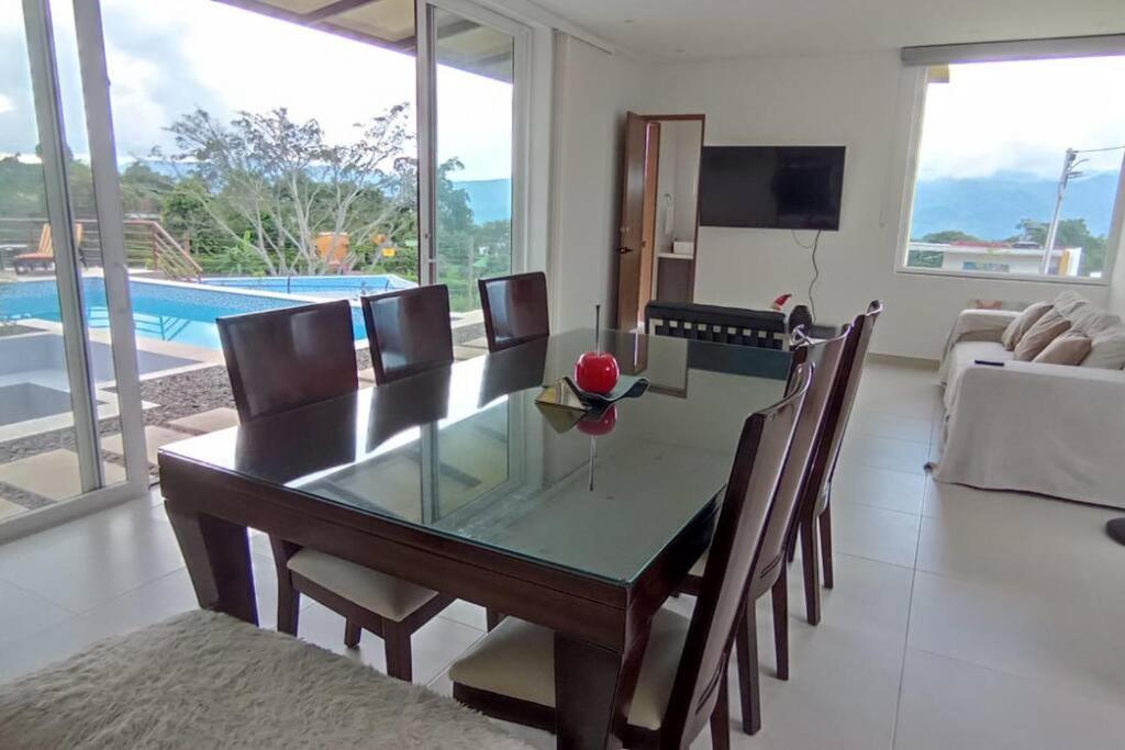 Hermosa y Moderna Casa Campestre