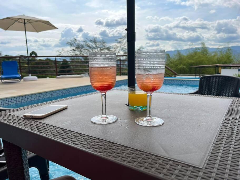 Hermosa y Moderna Casa Campestre
