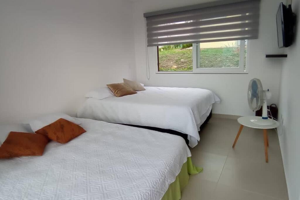 Hermosa y Moderna Casa Campestre