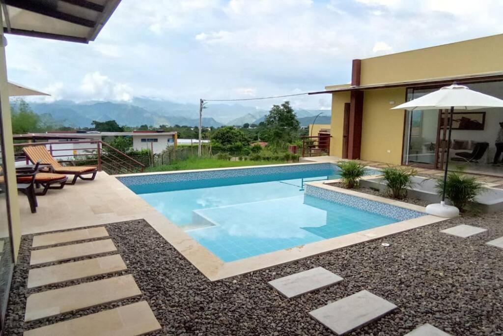 Hermosa y Moderna Casa Campestre