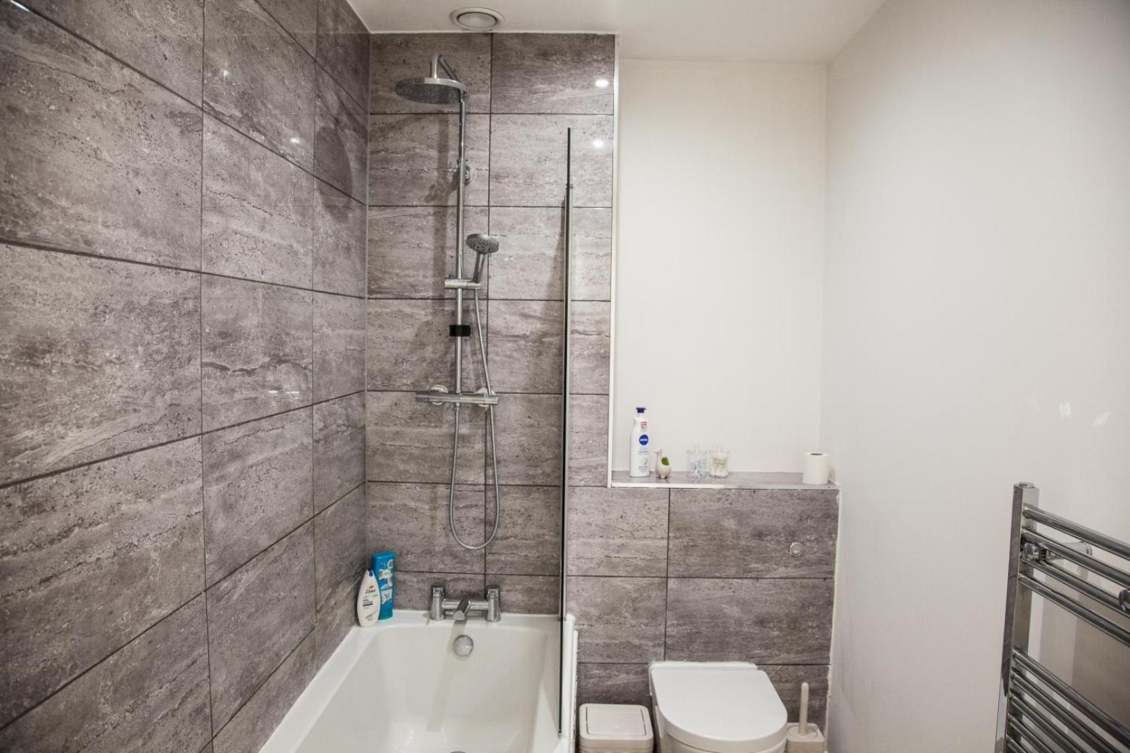 Cityscape 2-BR - Leicester's Premier Urban Retreat view 2