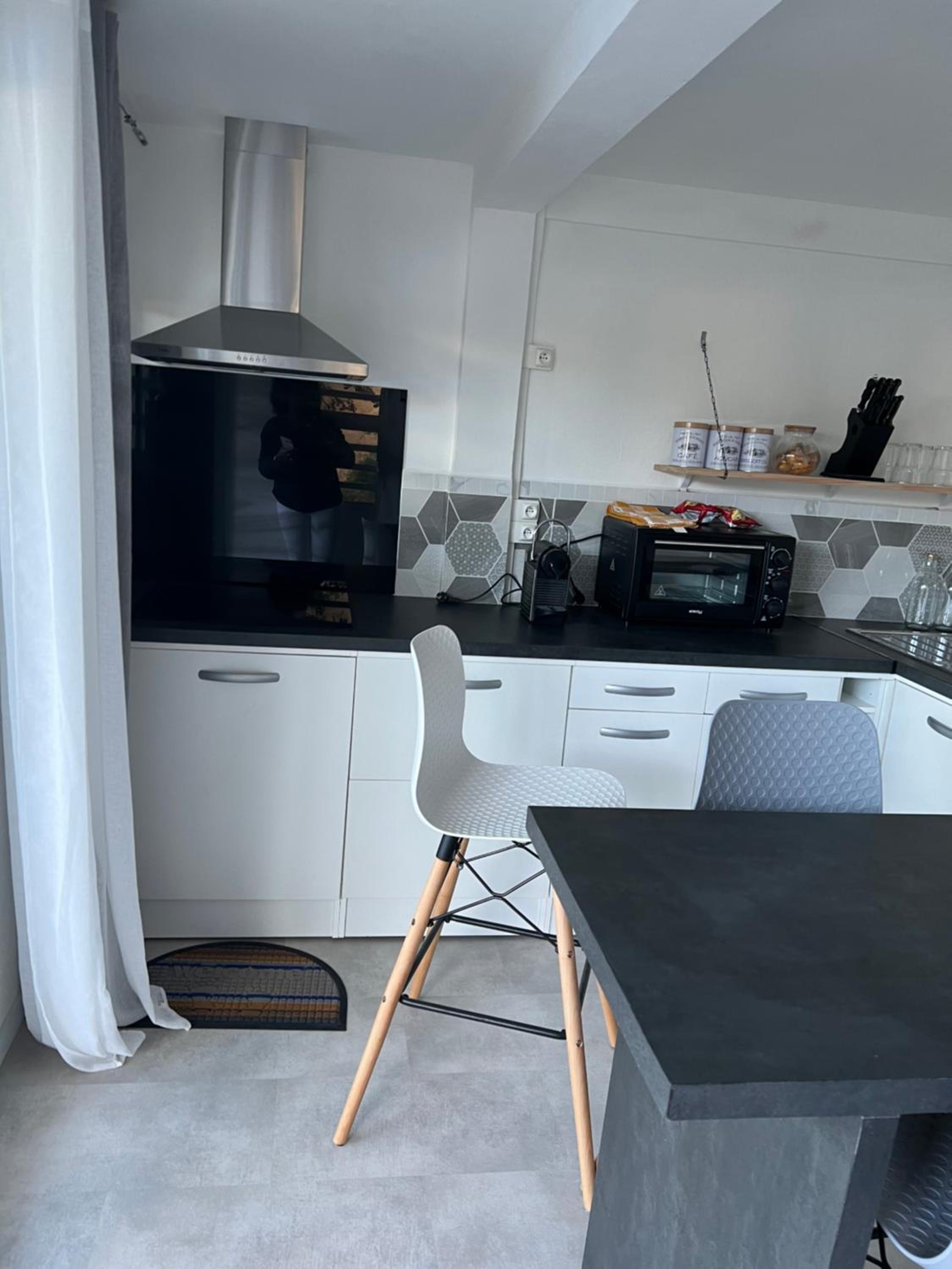 CHILL HOME- T2 Aménagé view 2